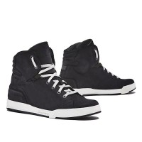 Forma Swift Boot Black/White